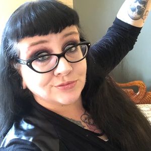 Meet your Posher, Alyson